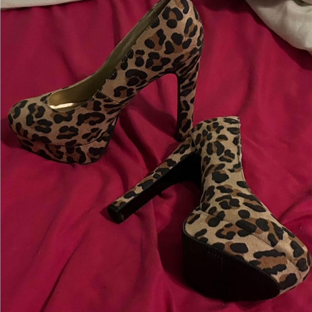 Mossimo Womens Leopard Print Pump Size 8
